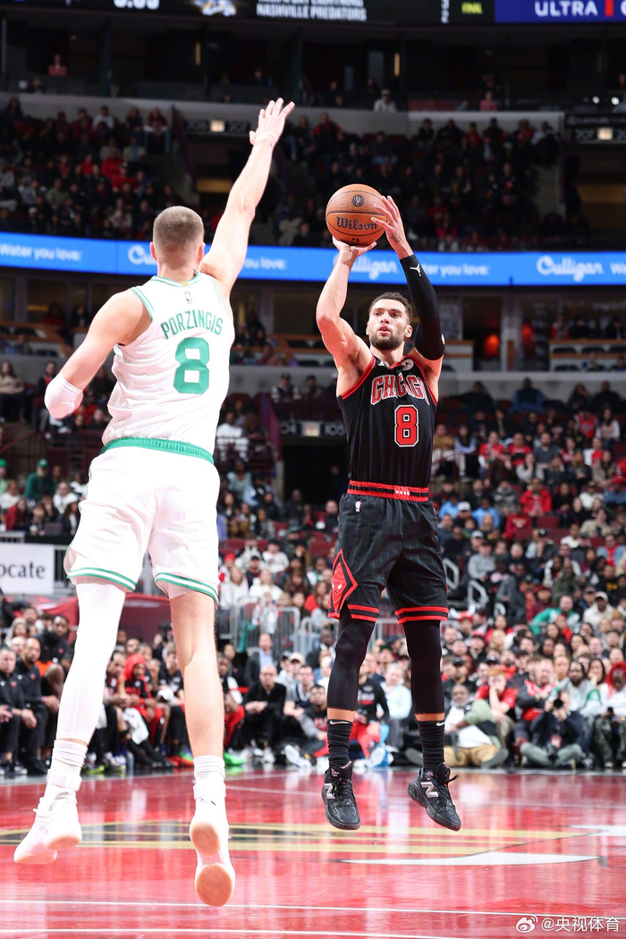 公牛球星三分绝杀，全场观众热烈欢呼，朋友市场之间一次.的简单介绍