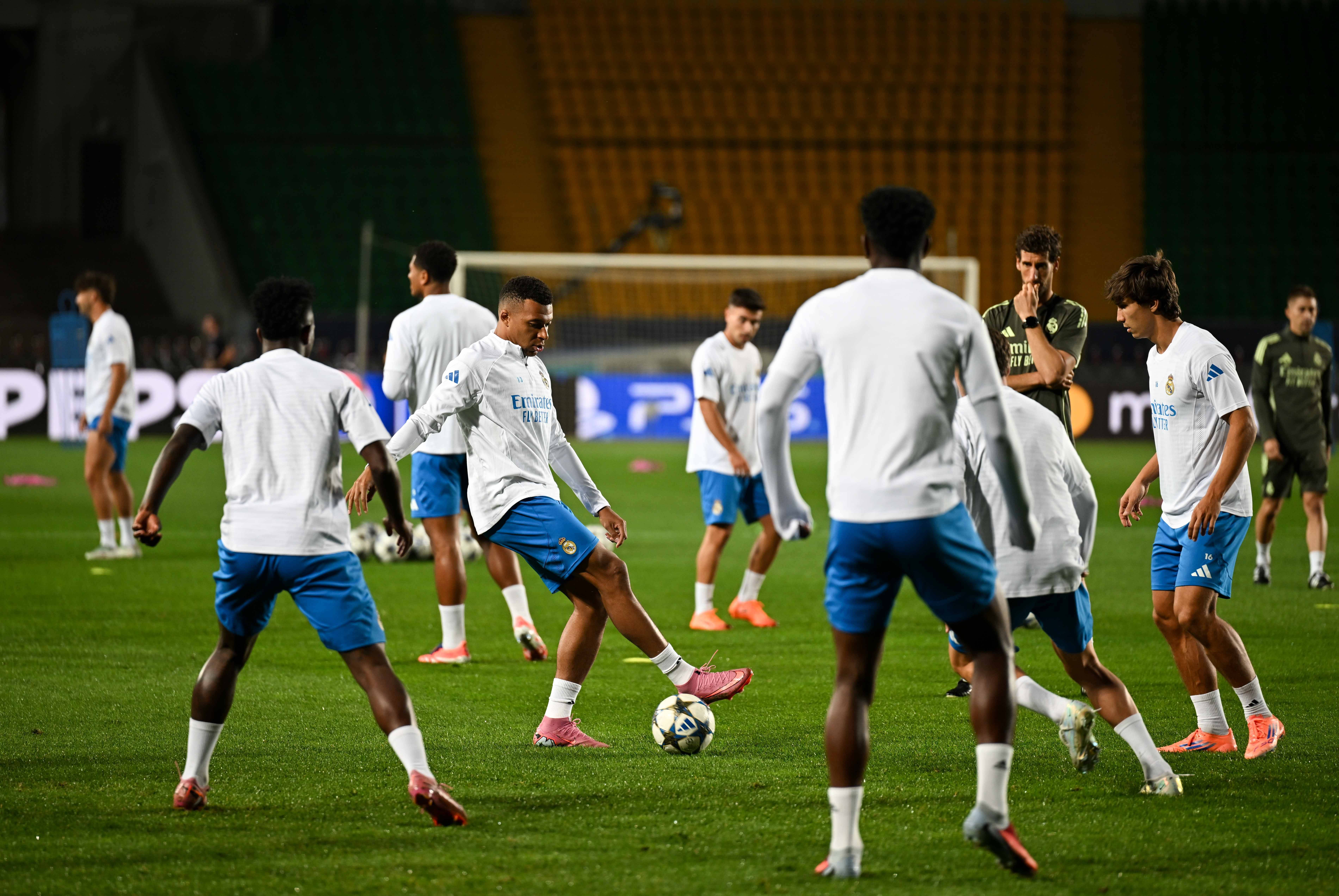 关于这也行？姆巴佩在快船比赛中挺进下一轮拜仁慕尼黑防线松动备战欧冠，AC米兰再遭质疑备战法国杯的信息