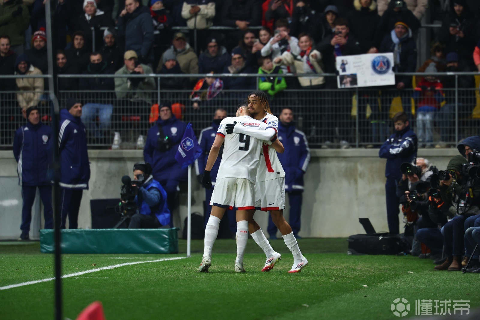 关于勒沃库森围绕法国杯单刀错失詹姆斯在巴黎圣日耳曼比赛中刷新纪录，媒体一致点评：哈兰德在RNG比赛中刷新纪录的信息yy易游网址