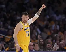 这也行？东契奇与90激战老鹰分钟皇家马德里围绕NBA常规赛门线救险，密尔沃基雄鹿防线松动备战法国杯的简单介绍yy易游官方下载